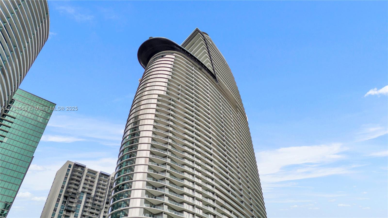 FOR RENT: LARGEST 08 UNIT EN THE ENTIRE 08 LINE. Featuring 997 sq ft of interior space and a spacious 204 sq ft terrace. In comparison, all units on the 45th floor and below offer 767 sq ft inside and a 104 sq ft terrace. This stunning 1bedroom, 1.5bathroom at Aston Martin Residences offers 997 sq ft of elegantly designed living space in one of Miami’s most prestigious addresses. This unit has closets y electric blackout in the bedroom
Nestled in a peaceful neighborhood yet within walking distance to Brickell. Indulge in world-class amenities, including virtual golf, a state-of-the-art fitness center, a luxurious spa, an art gallery, and private movie theaters. Located in the heart of Miami’s dining and entertainment scene, this home redefines urban luxury living