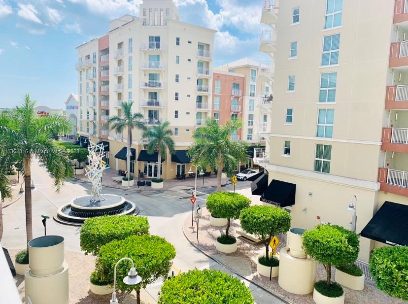 Perfect location in the heart of Downtown Dadeland across from the mall. This spacious one bedroom 1 bath condo is walking distance to restaurants, shopping, and metro. Spaces are perfectly distributed with ample natural light. Beautiful kitchen with granite counter tops and stainless steel appliances. Assigned parking, come enjoy true urban living.