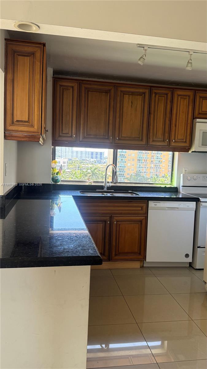 PLAZA OF AMERICAS CONDO P - Residential