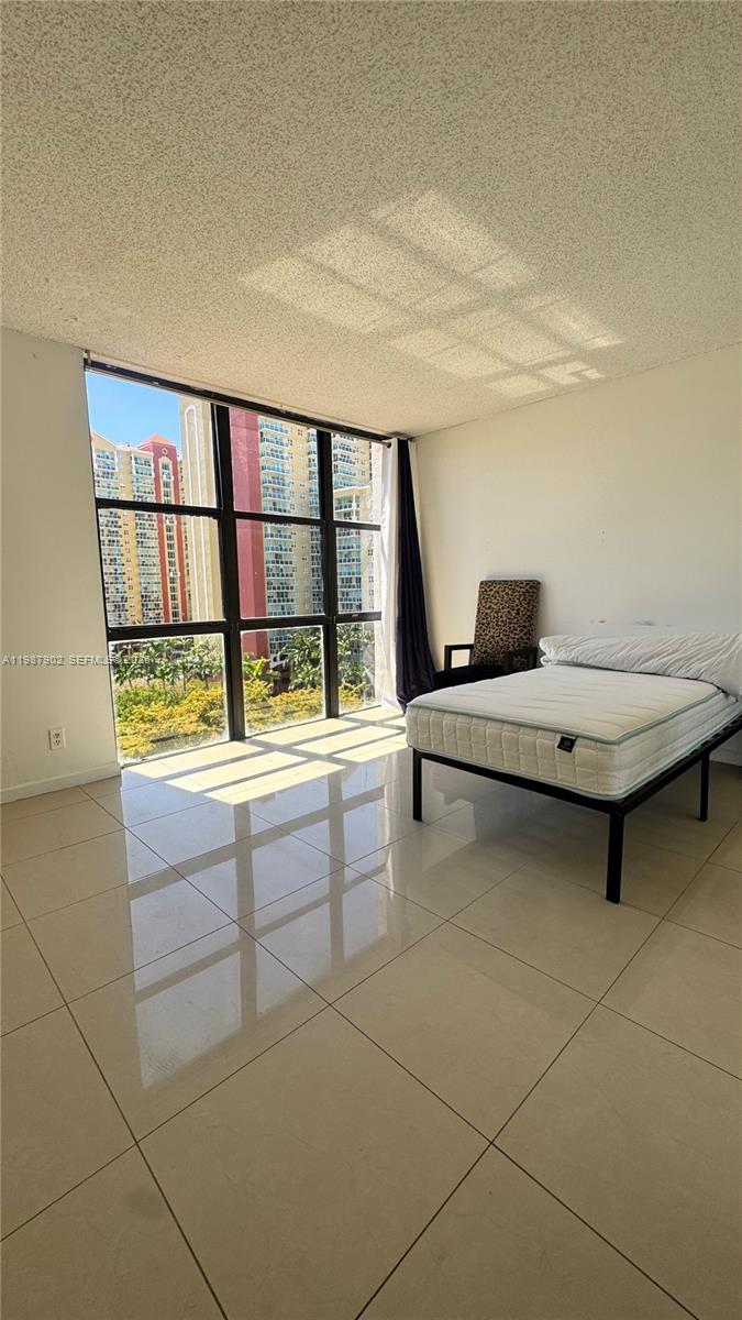 PLAZA OF AMERICAS CONDO P - Residential