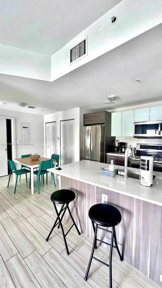 EMILIA CONDO - Residential