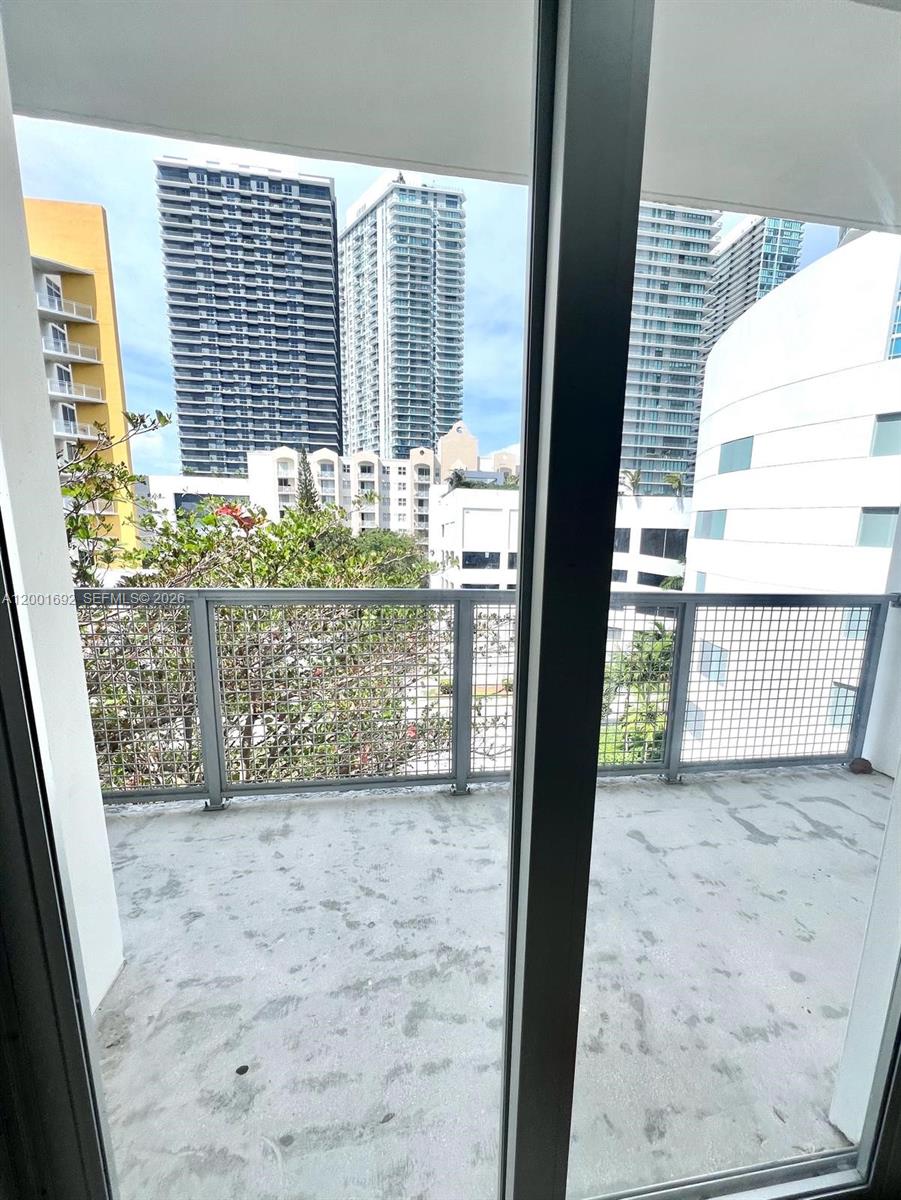 EMILIA CONDO - Residential