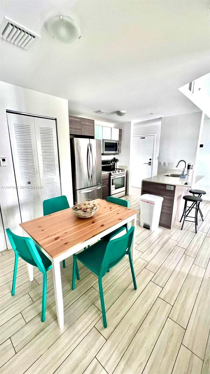 EMILIA CONDO - Residential