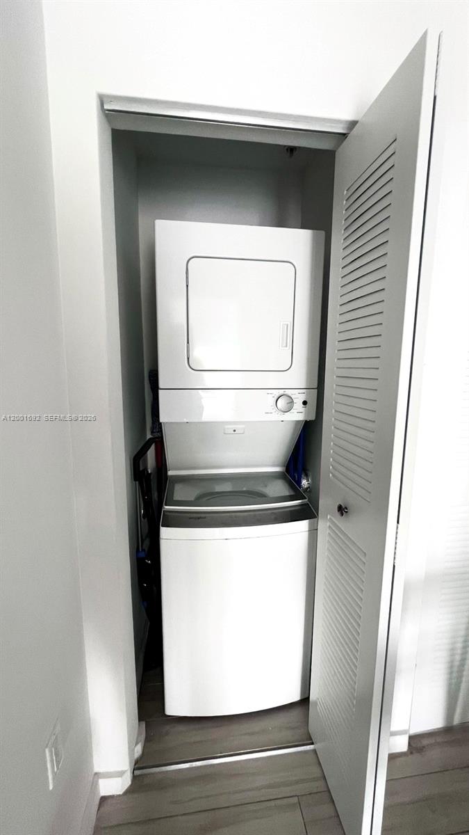 EMILIA CONDO - Residential