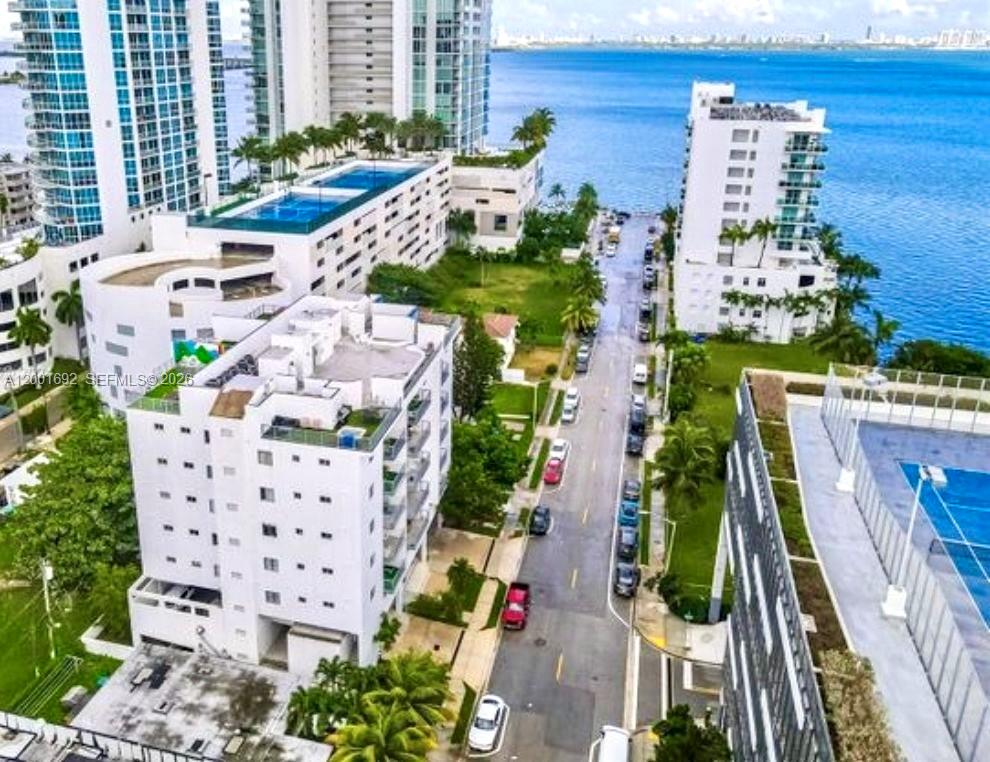 EMILIA CONDO - Residential