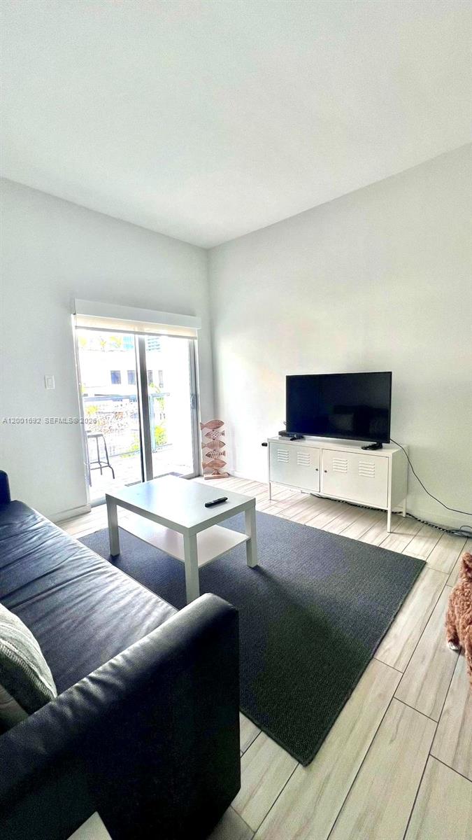 EMILIA CONDO - Residential
