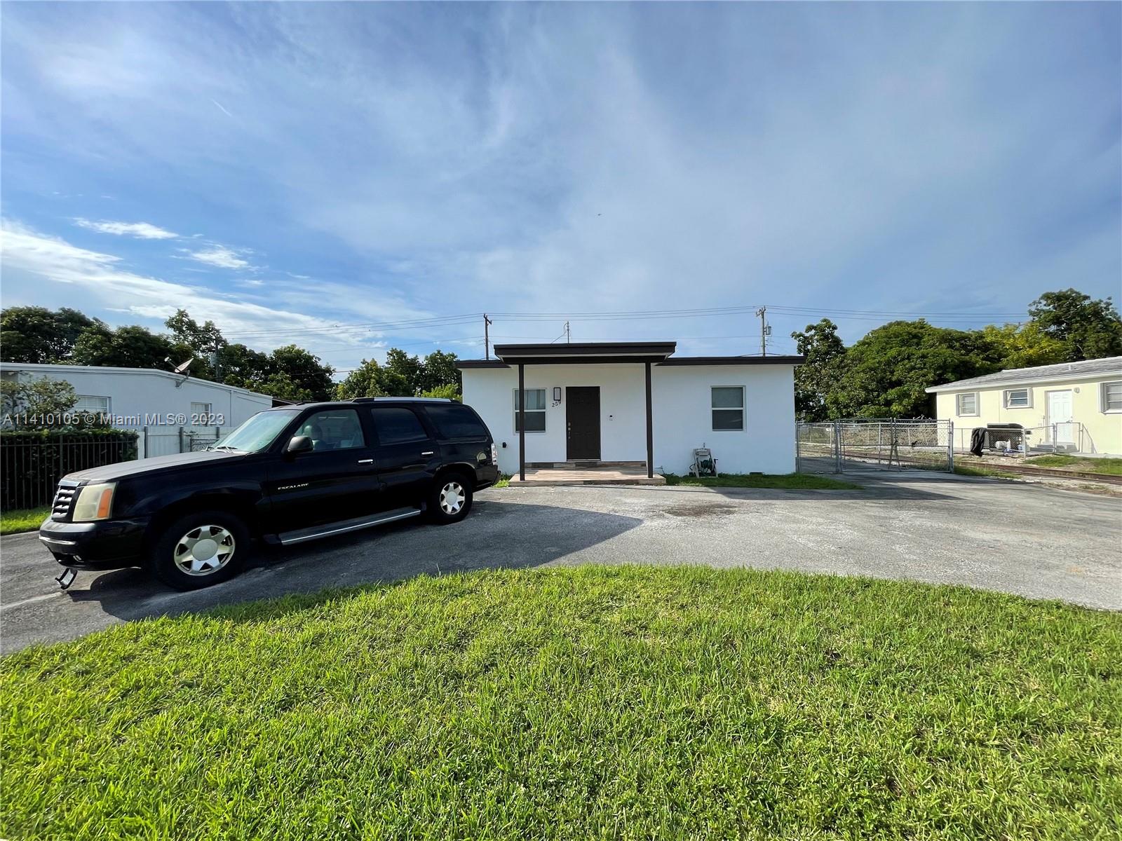 HIALEAH 9TH ADDN - Residential Lease