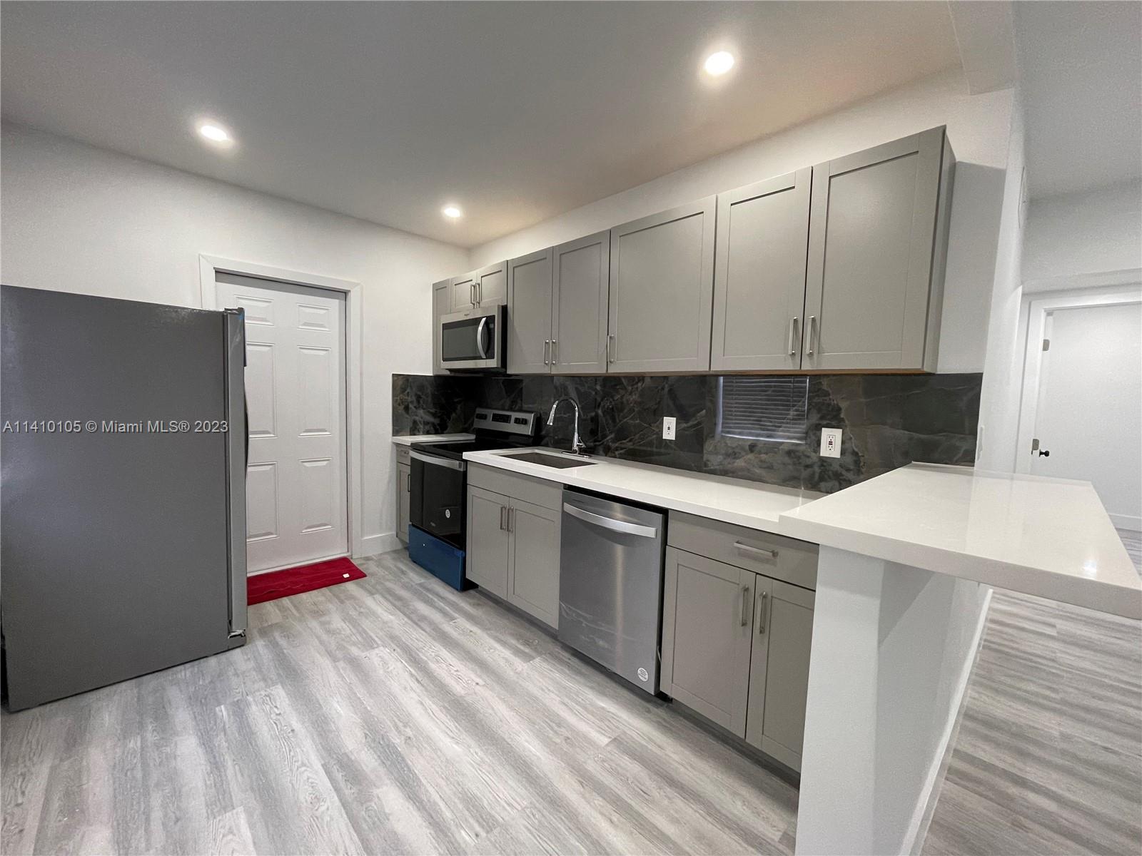 HIALEAH 9TH ADDN - Residential Lease