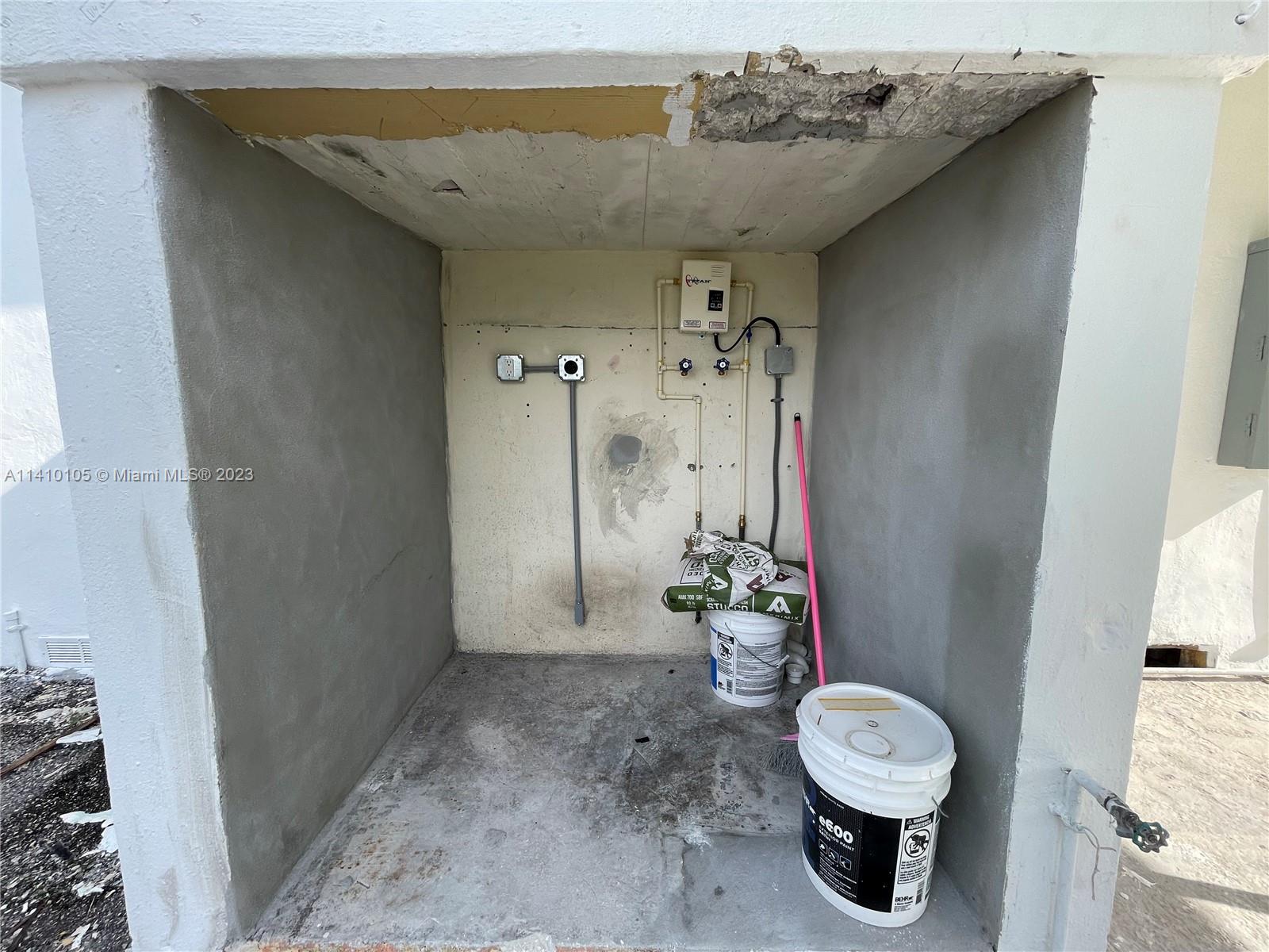 HIALEAH 9TH ADDN - Residential Lease