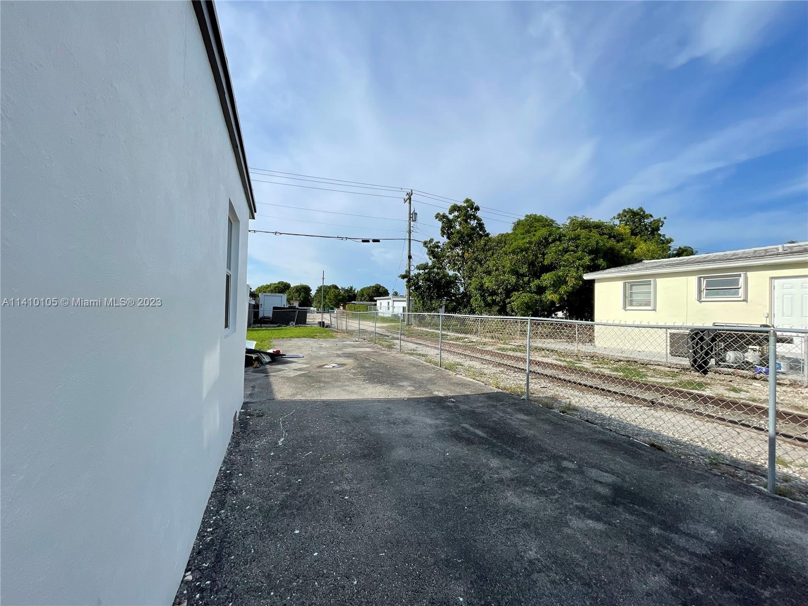 HIALEAH 9TH ADDN - Residential Lease
