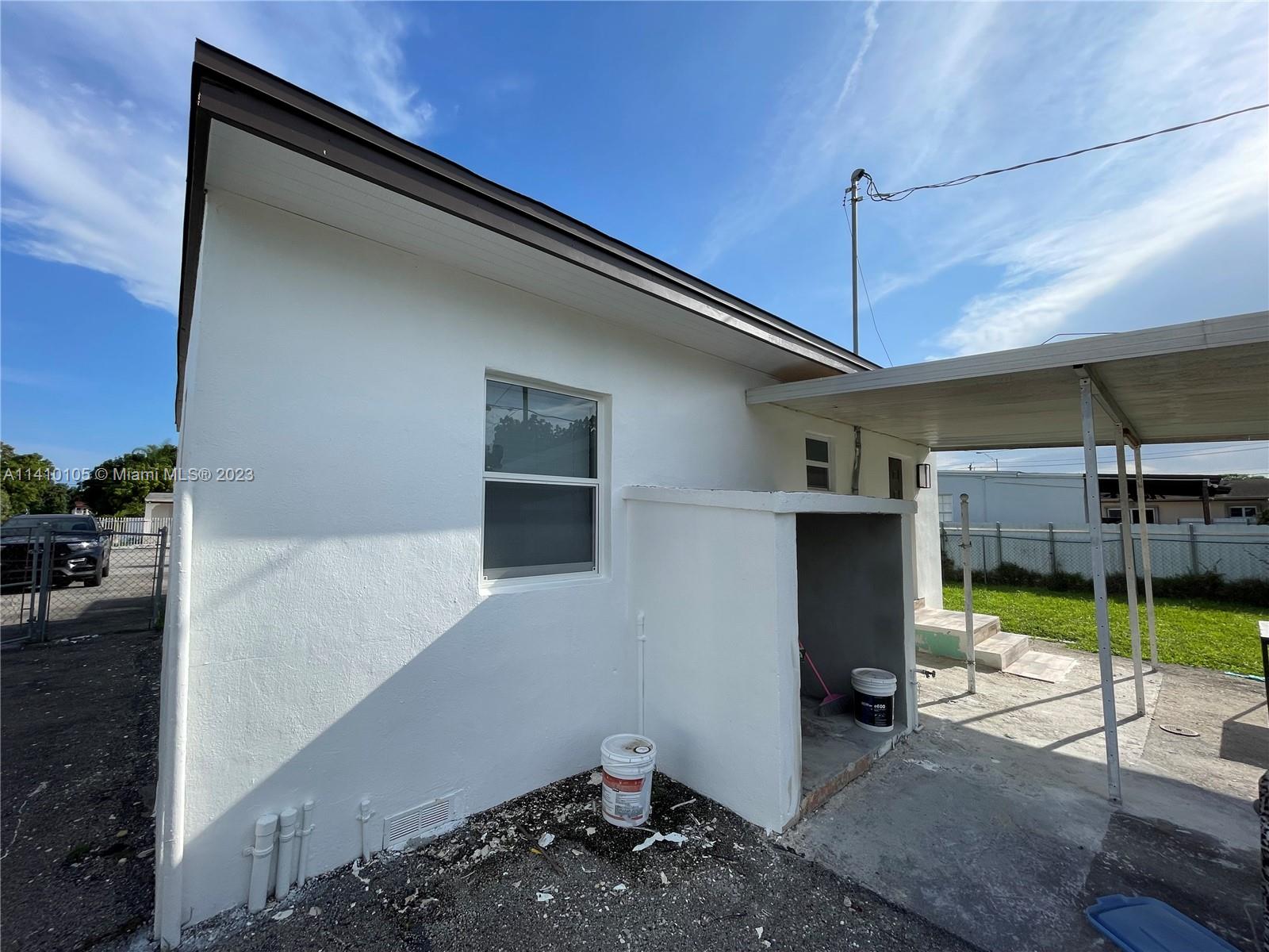 HIALEAH 9TH ADDN - Residential Lease