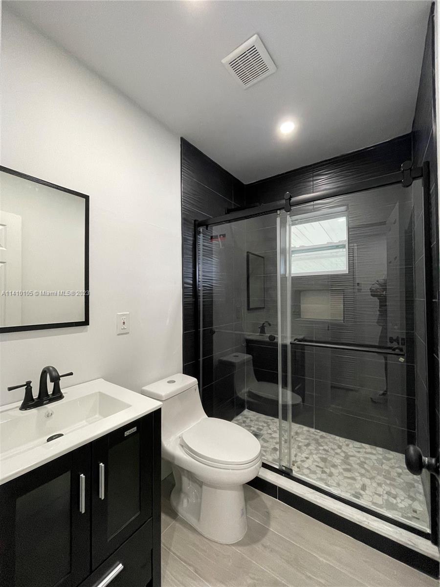 HIALEAH 9TH ADDN - Residential Lease