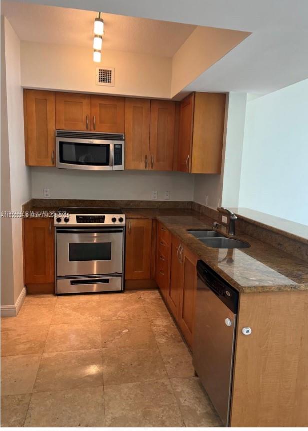 DUO CONDOMINIUM WEST - Residential Lease