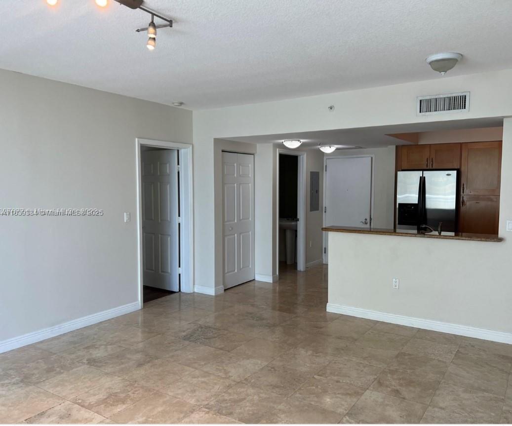DUO CONDOMINIUM WEST - Residential Lease