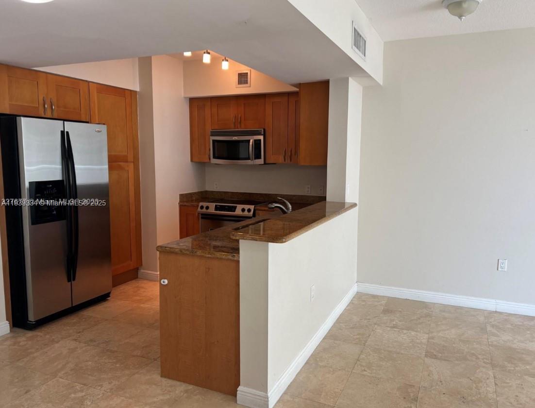 DUO CONDOMINIUM WEST - Residential Lease