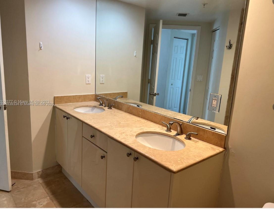 DUO CONDOMINIUM WEST - Residential Lease
