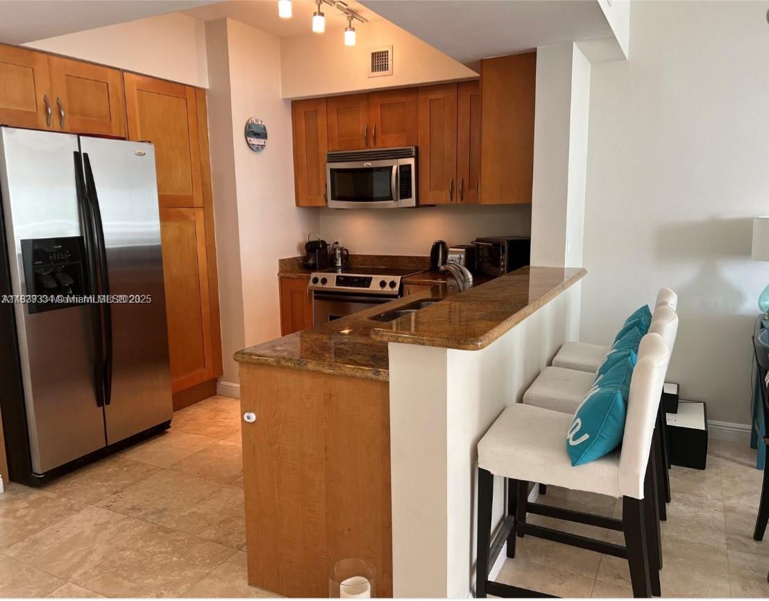 DUO CONDOMINIUM WEST - Residential Lease