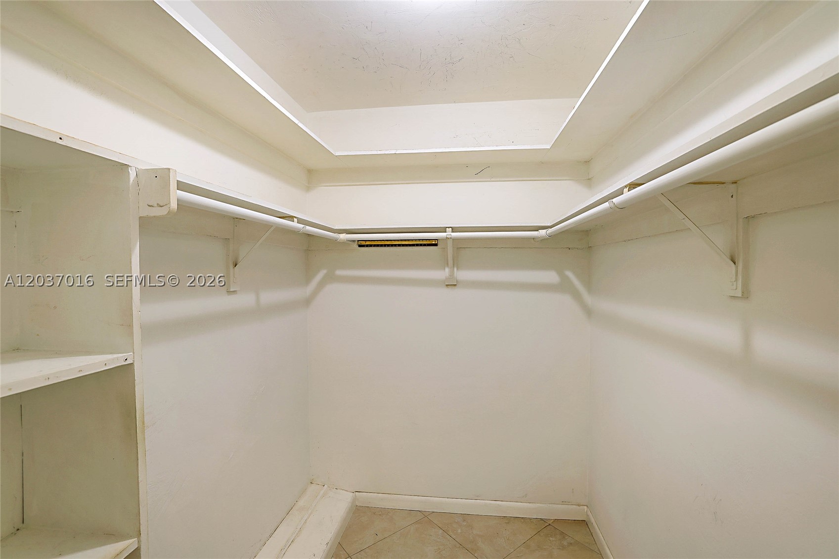 TEQUESTA GARDEN CONDO 1 - Residential