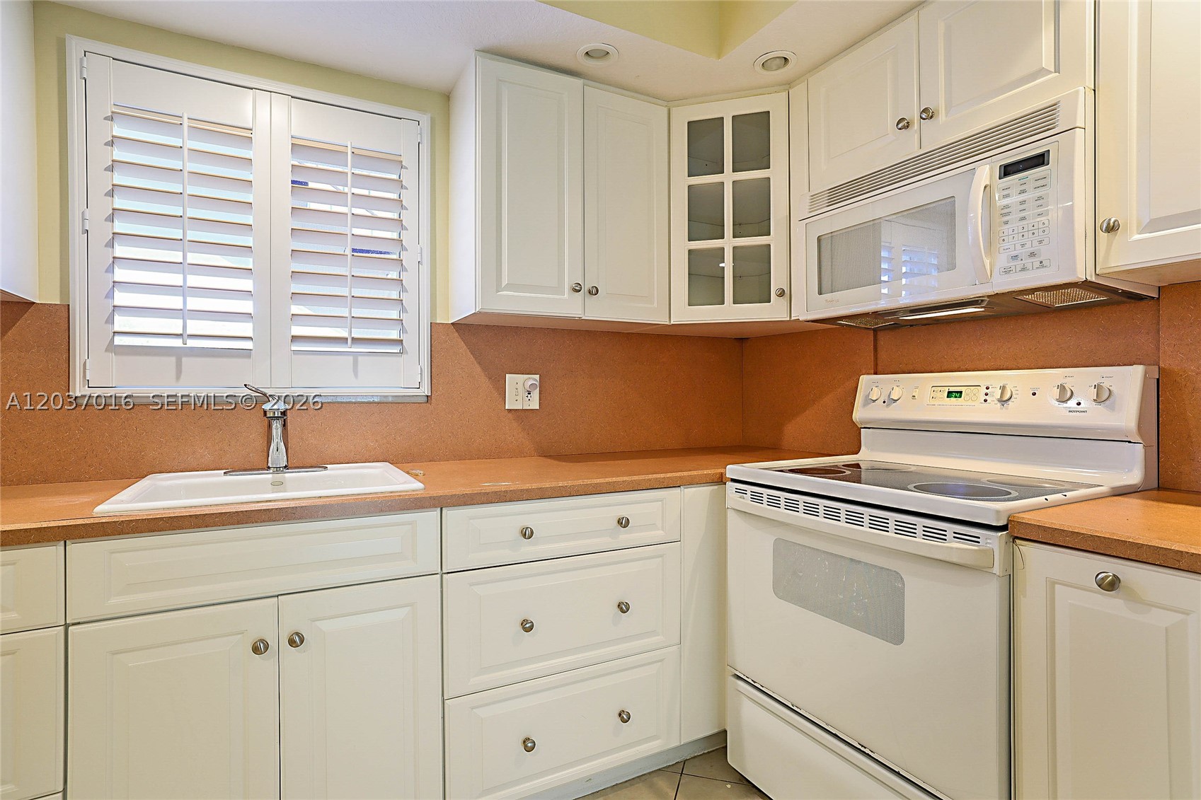 TEQUESTA GARDEN CONDO 1 - Residential