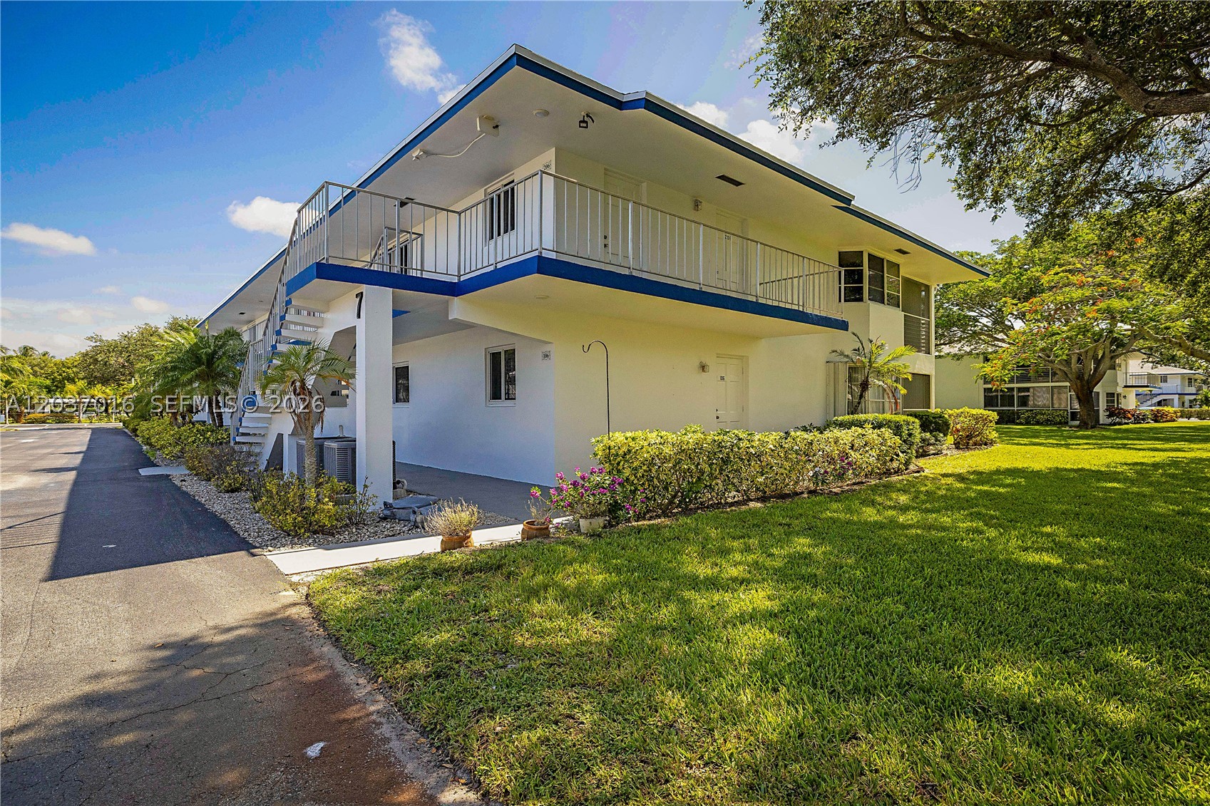 TEQUESTA GARDEN CONDO 1 - Residential