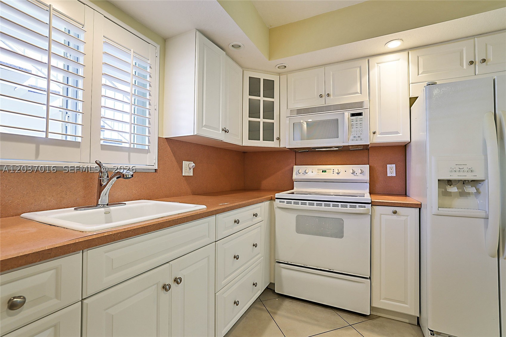 TEQUESTA GARDEN CONDO 1 - Residential