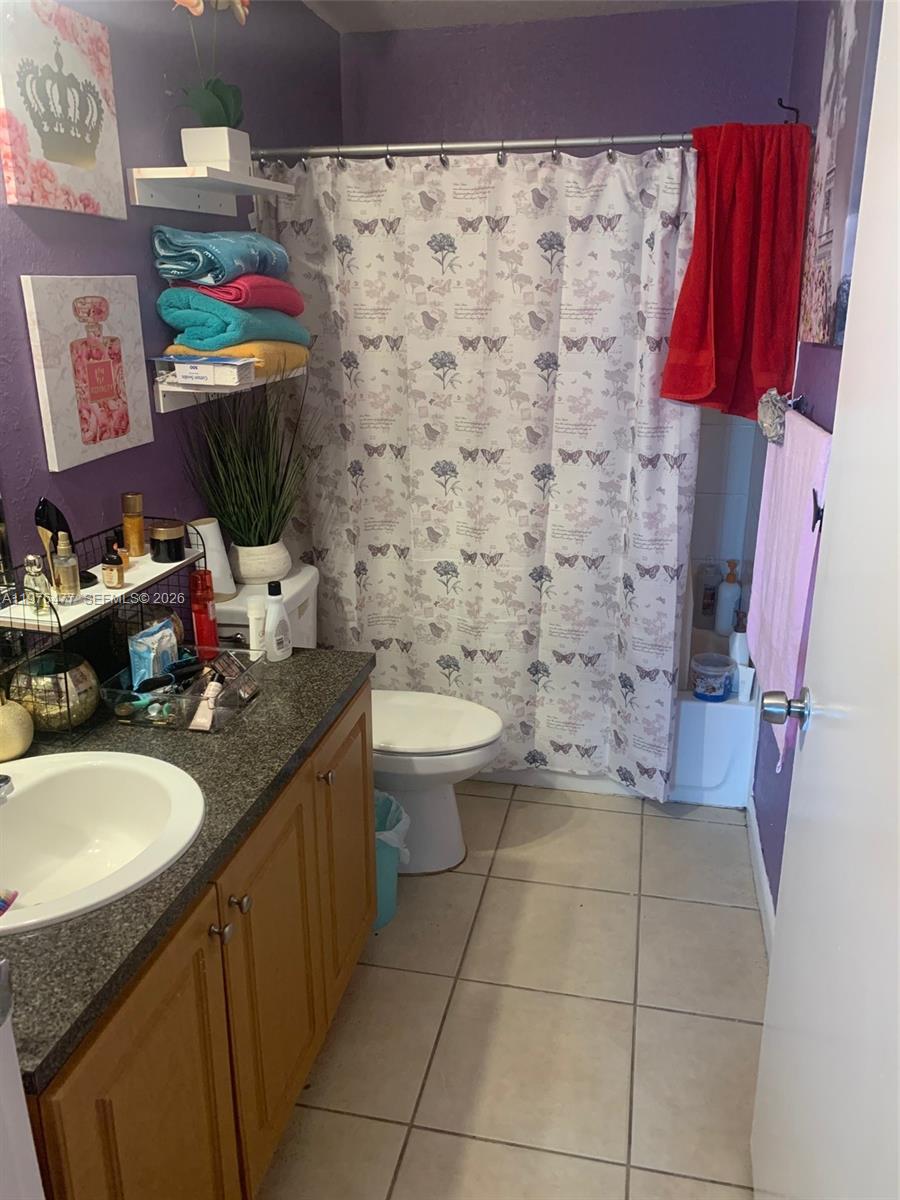 LAKEVIEW GARDENS CONDO - Residential