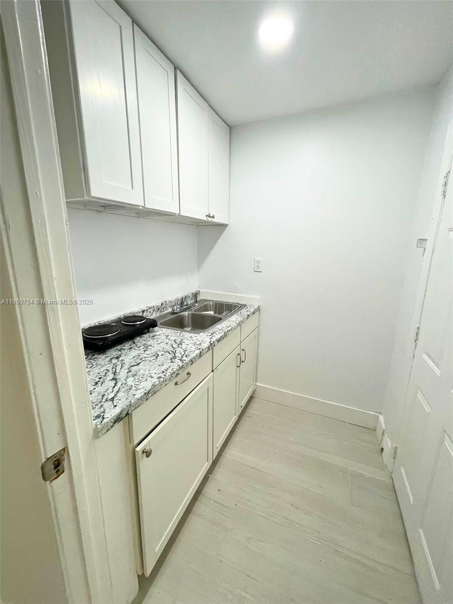 COUNTRY LAKE MANORS SEC 2 - Residential Lease