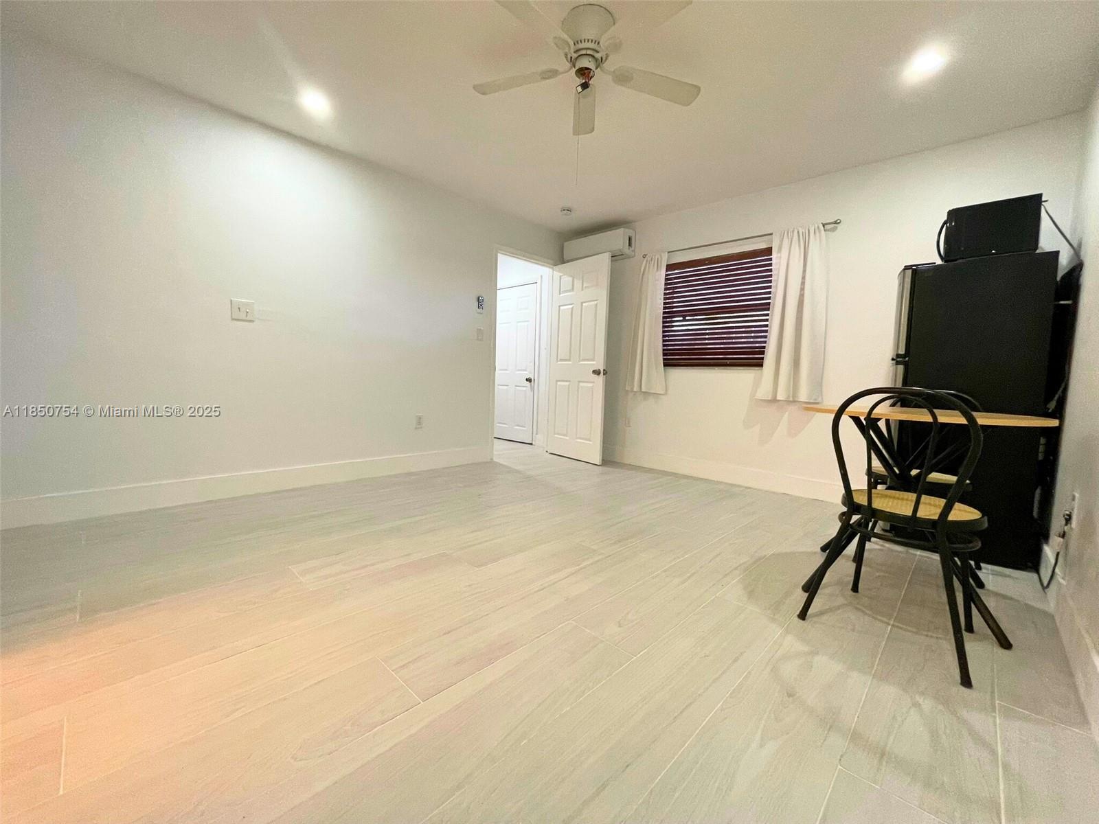 COUNTRY LAKE MANORS SEC 2 - Residential Lease