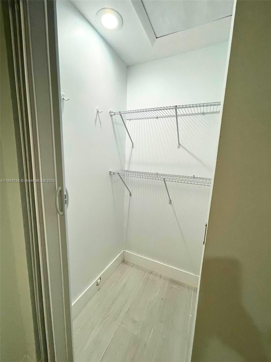 COUNTRY LAKE MANORS SEC 2 - Residential Lease