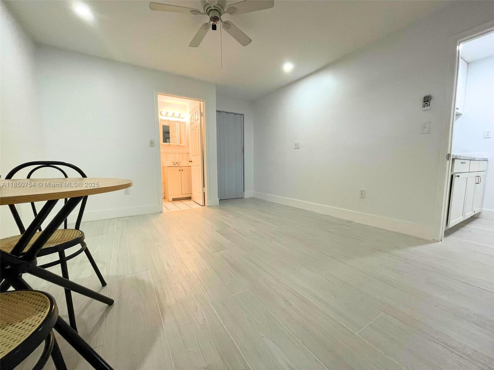 COUNTRY LAKE MANORS SEC 2 - Residential Lease