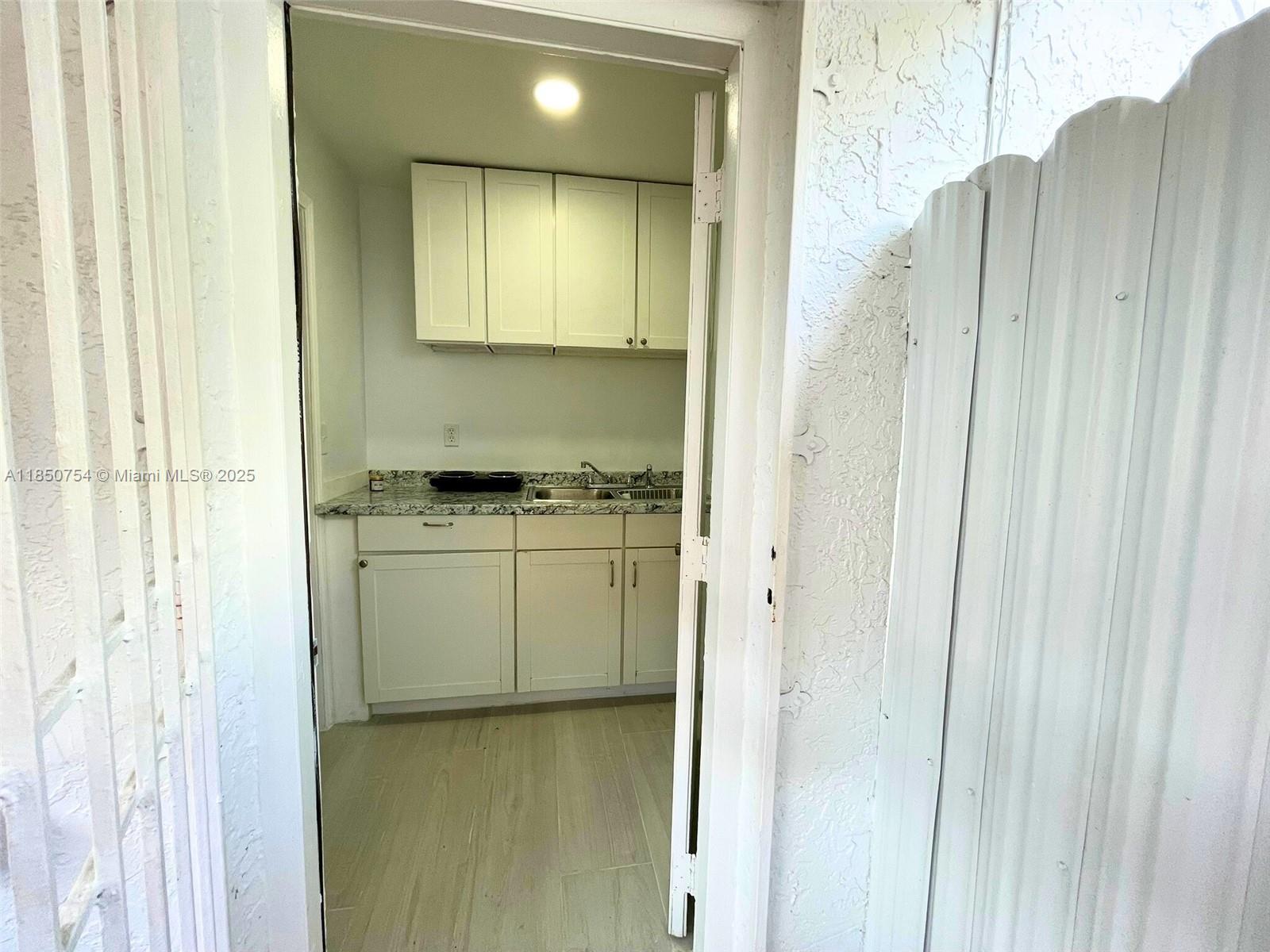 COUNTRY LAKE MANORS SEC 2 - Residential Lease