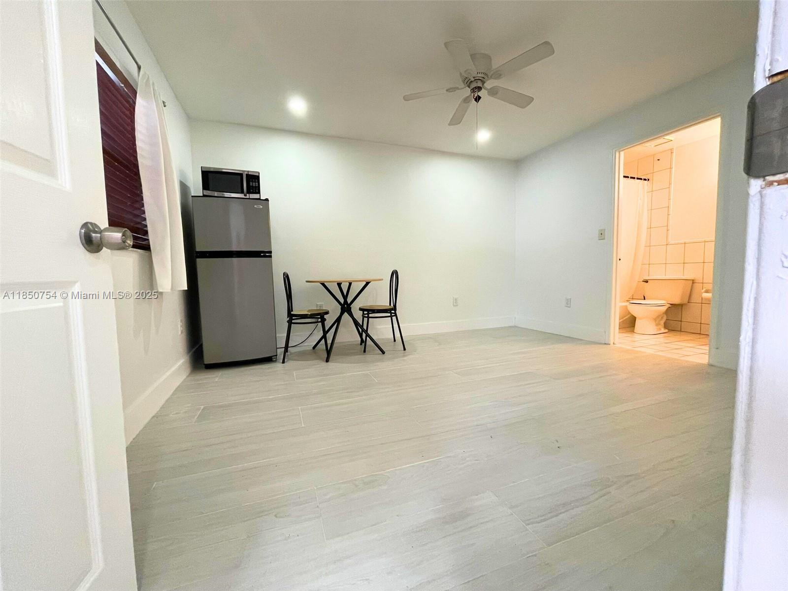 COUNTRY LAKE MANORS SEC 2 - Residential Lease