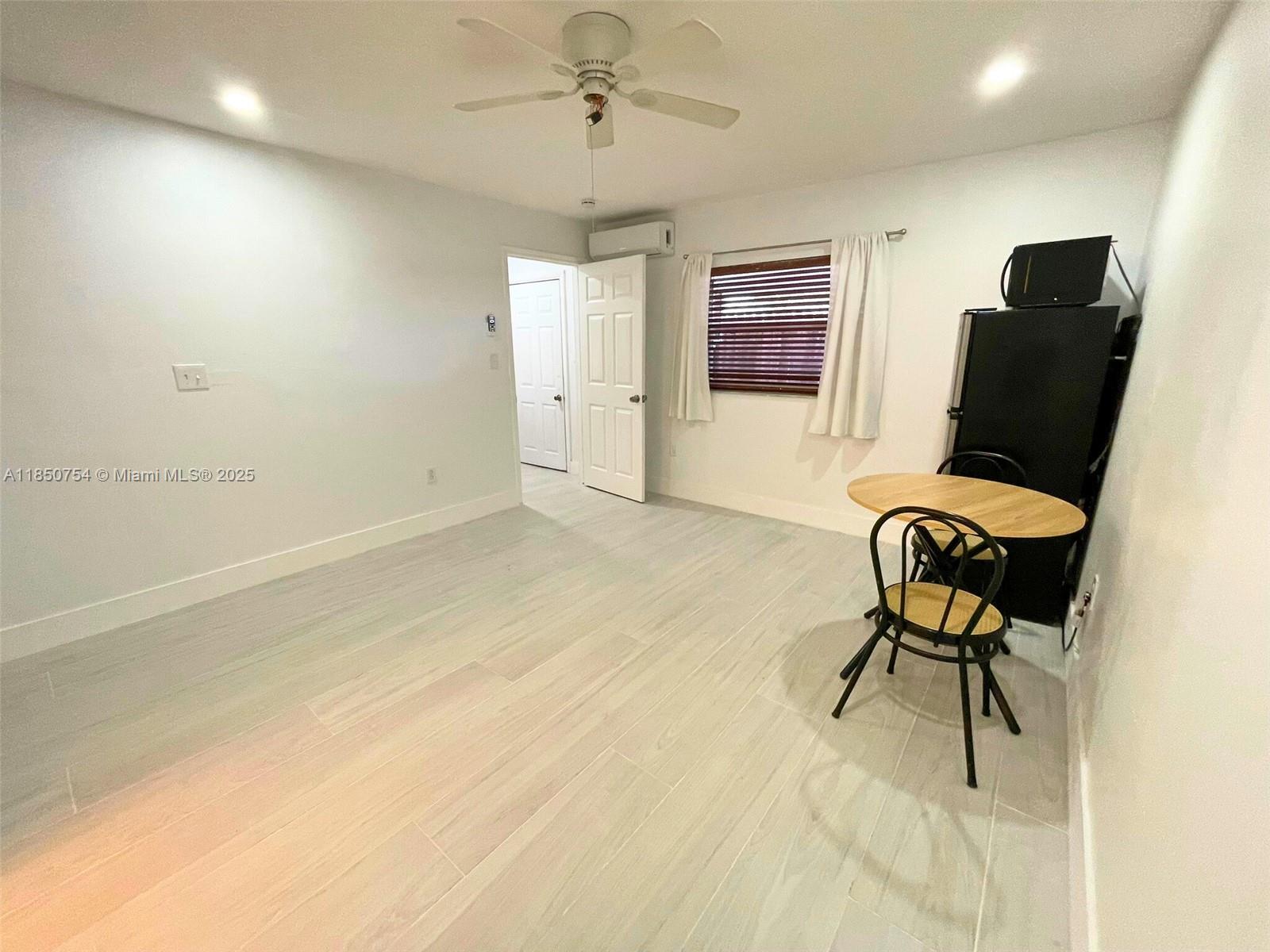 COUNTRY LAKE MANORS SEC 2 - Residential Lease
