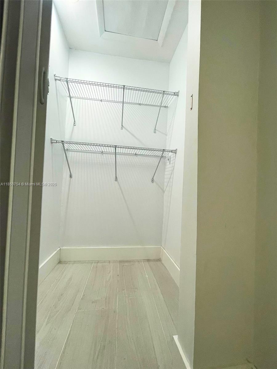 COUNTRY LAKE MANORS SEC 2 - Residential Lease