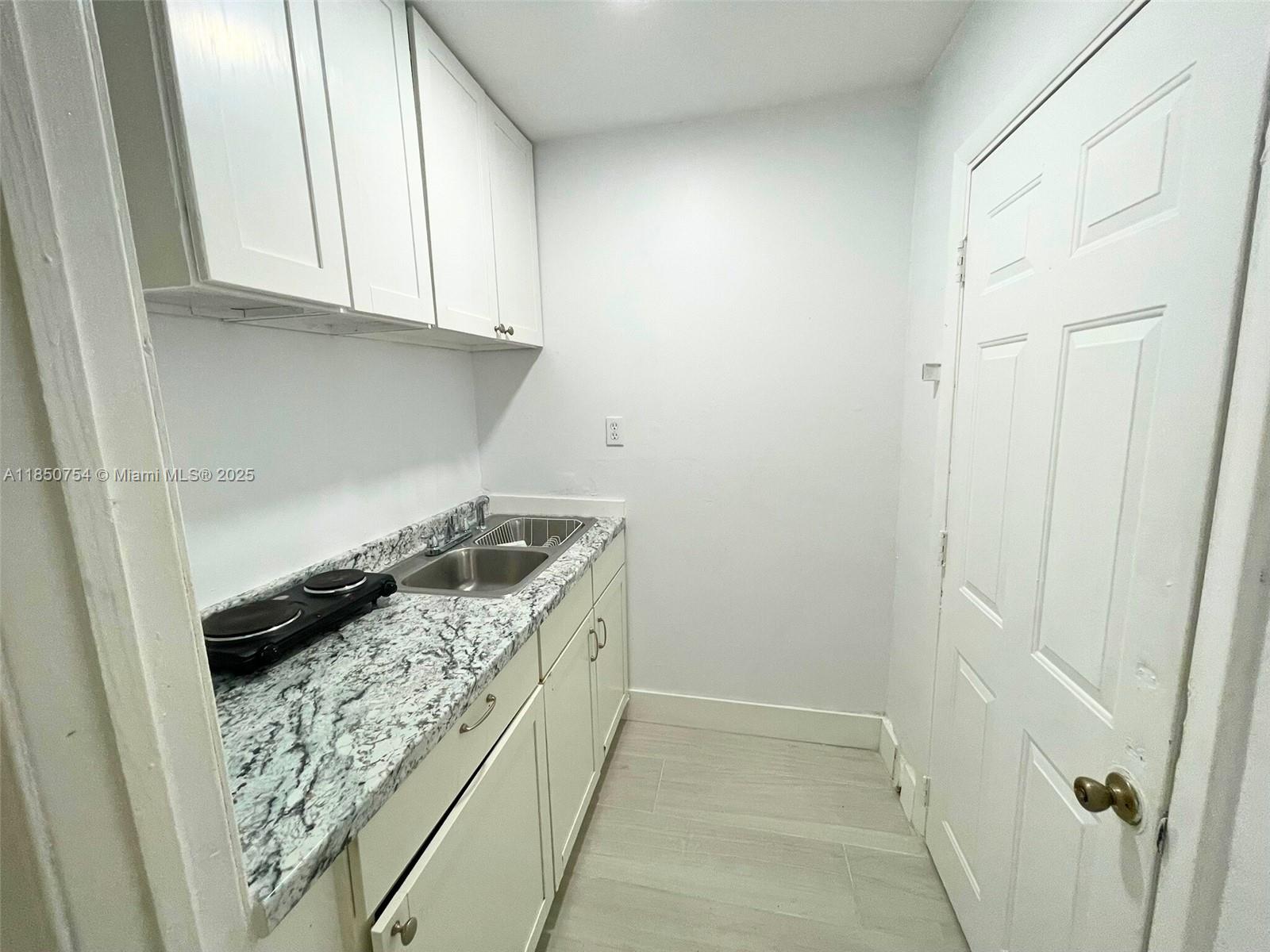 COUNTRY LAKE MANORS SEC 2 - Residential Lease