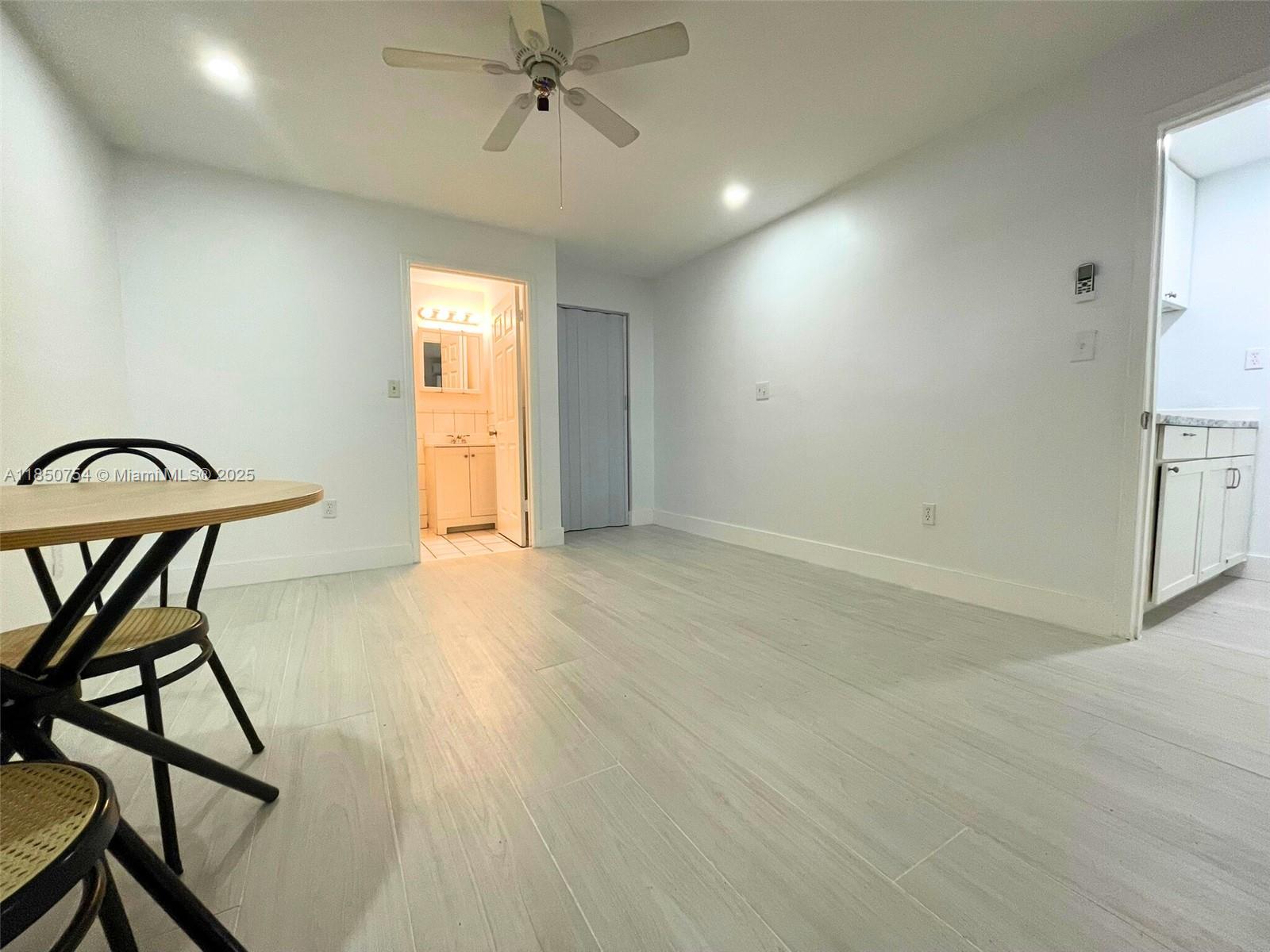 COUNTRY LAKE MANORS SEC 2 - Residential Lease