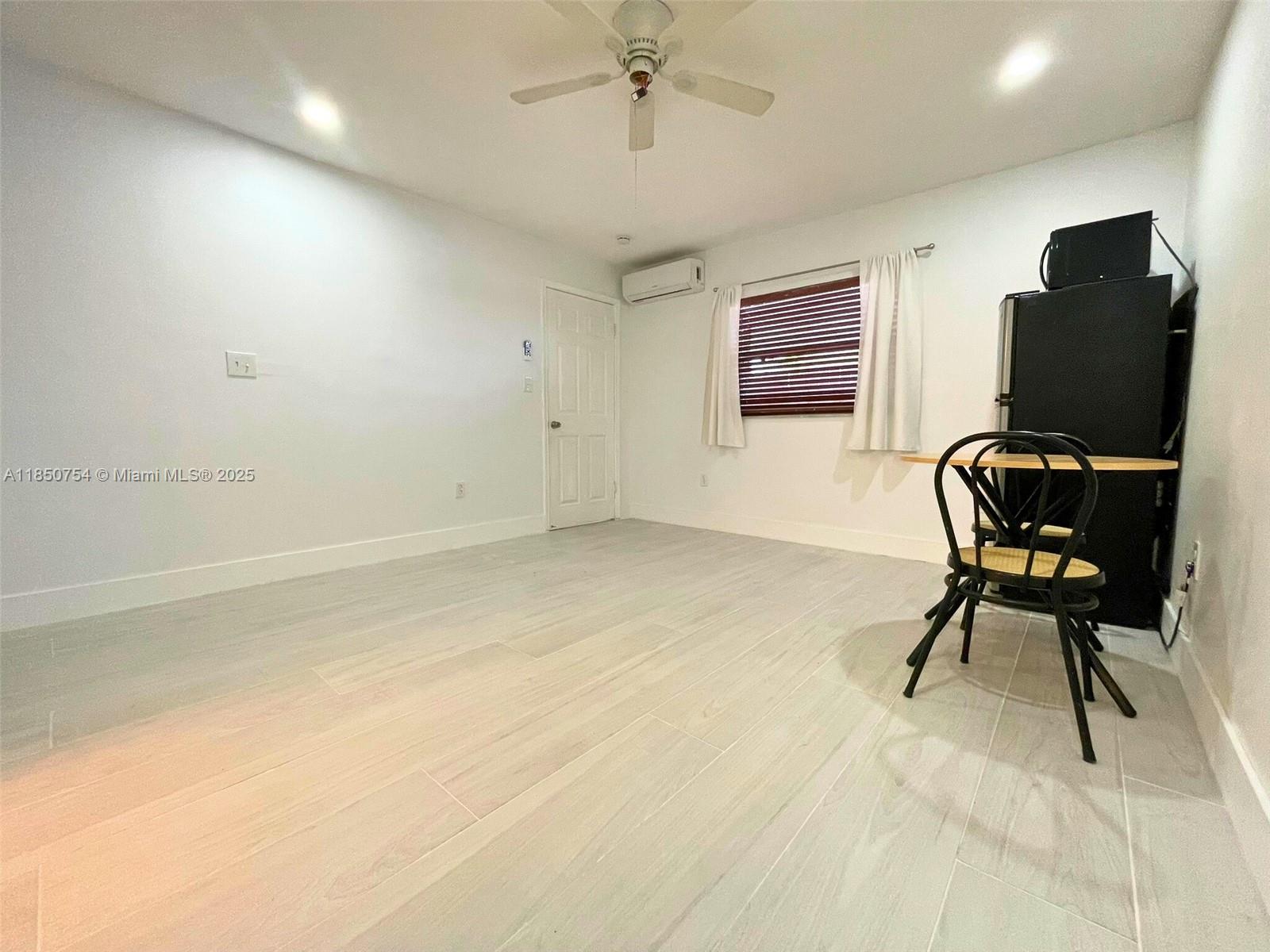 COUNTRY LAKE MANORS SEC 2 - Residential Lease