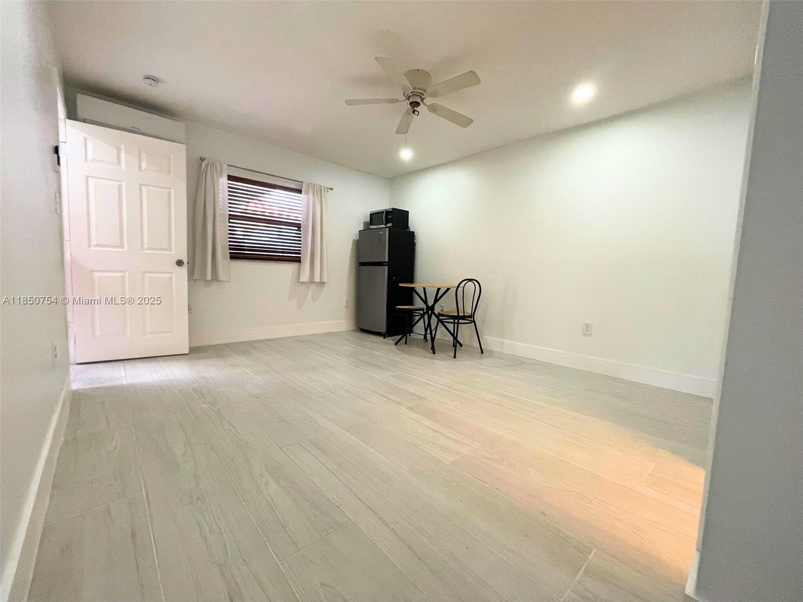 COUNTRY LAKE MANORS SEC 2 - Residential Lease