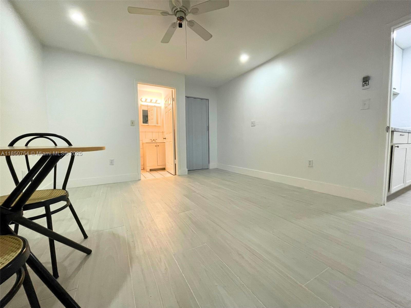 COUNTRY LAKE MANORS SEC 2 - Residential Lease