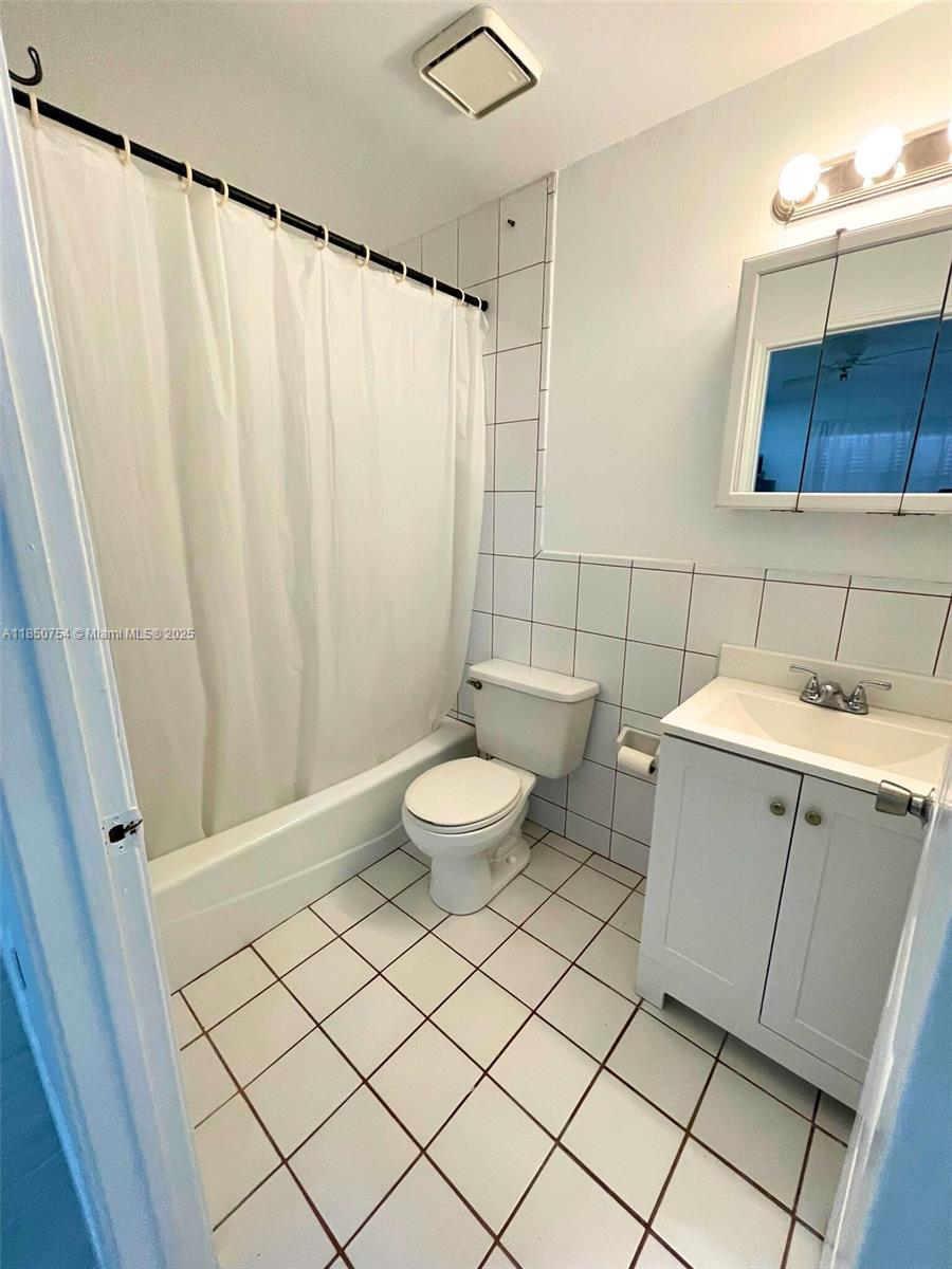 COUNTRY LAKE MANORS SEC 2 - Residential Lease