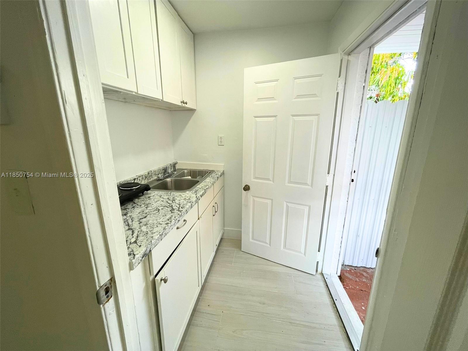 COUNTRY LAKE MANORS SEC 2 - Residential Lease