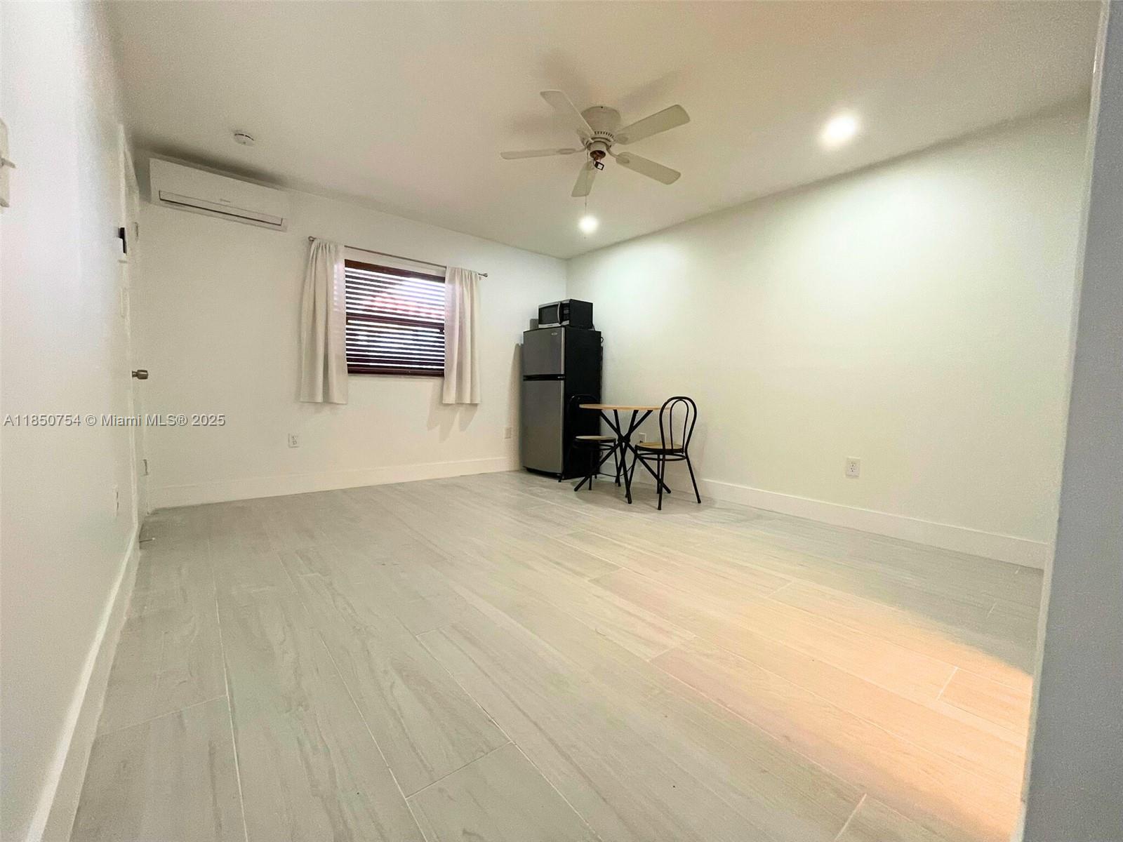 COUNTRY LAKE MANORS SEC 2 - Residential Lease