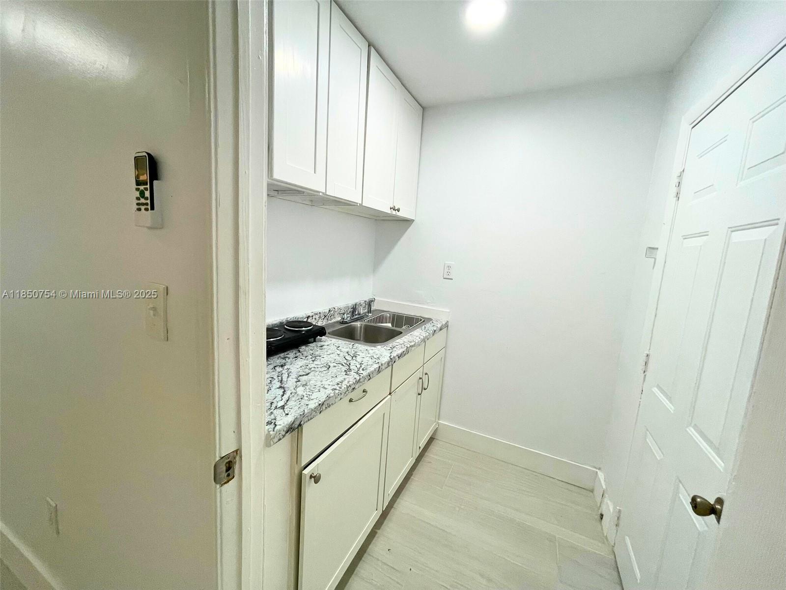 COUNTRY LAKE MANORS SEC 2 - Residential Lease