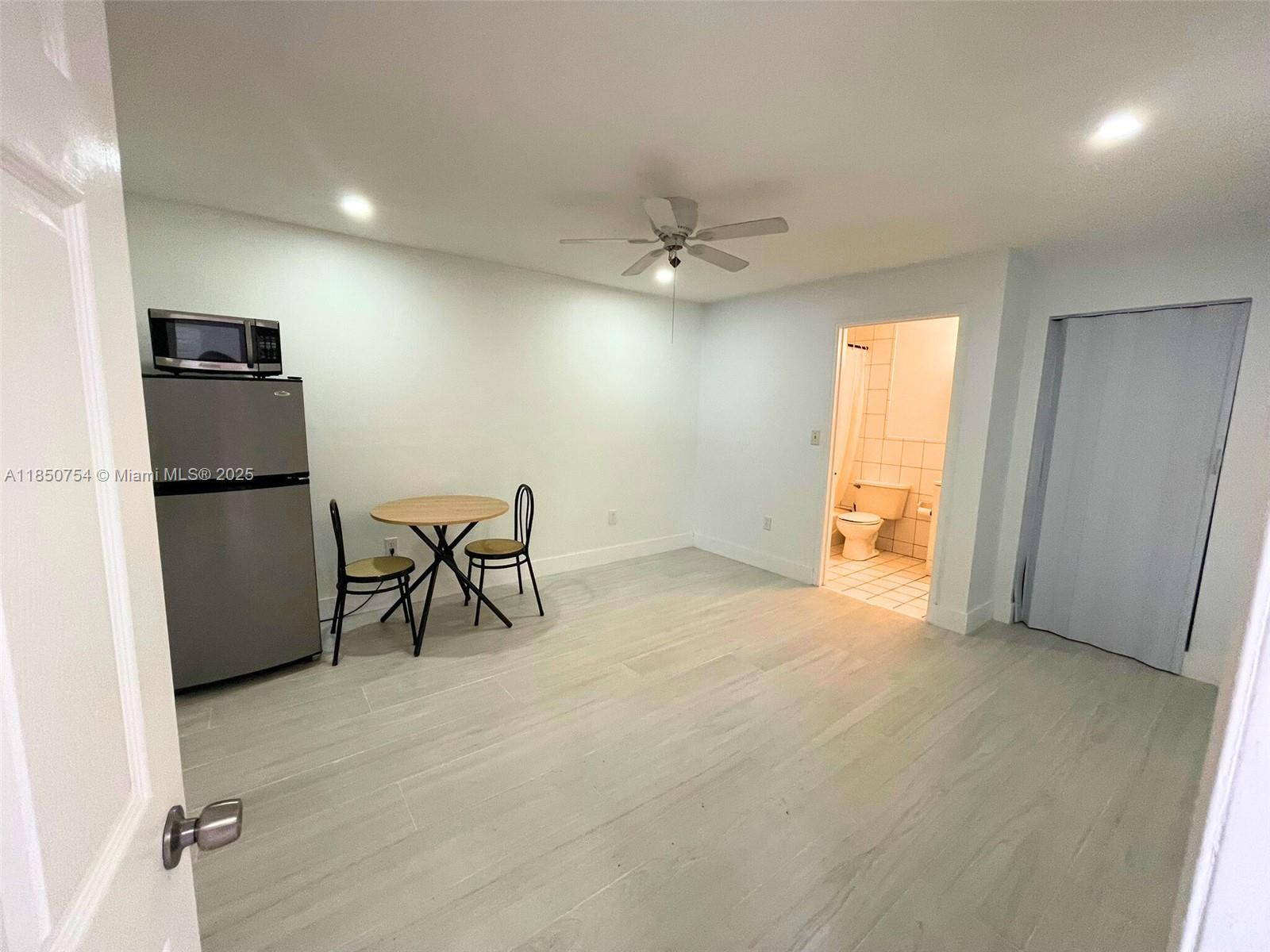 COUNTRY LAKE MANORS SEC 2 - Residential Lease