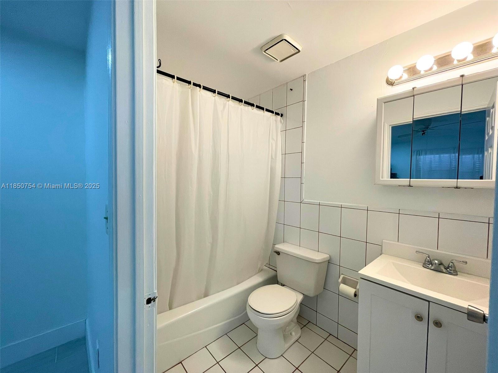 COUNTRY LAKE MANORS SEC 2 - Residential Lease