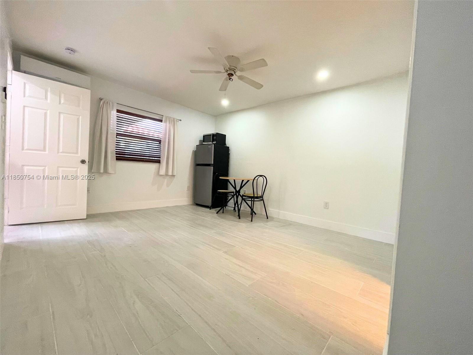 COUNTRY LAKE MANORS SEC 2 - Residential Lease