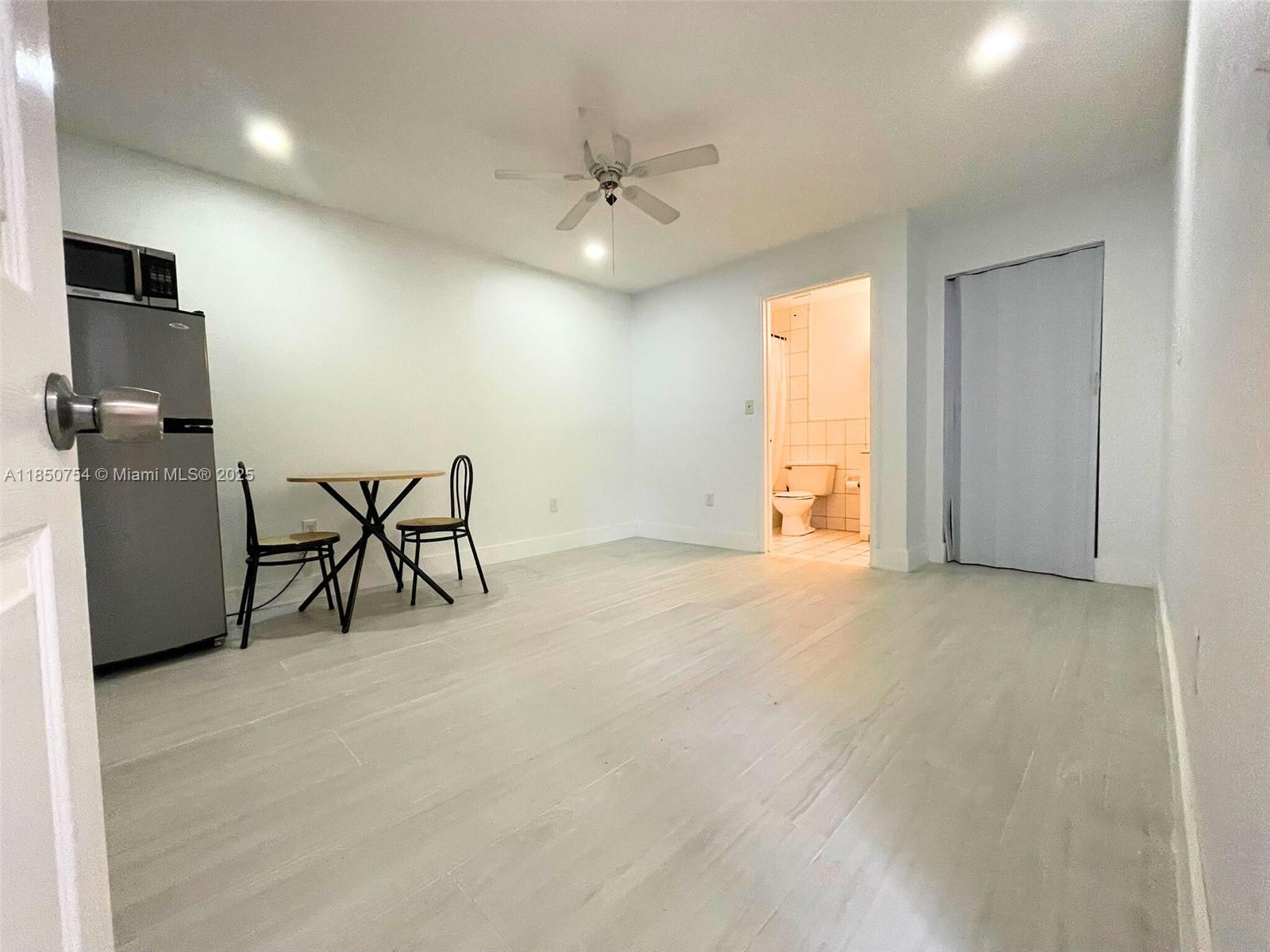 COUNTRY LAKE MANORS SEC 2 - Residential Lease