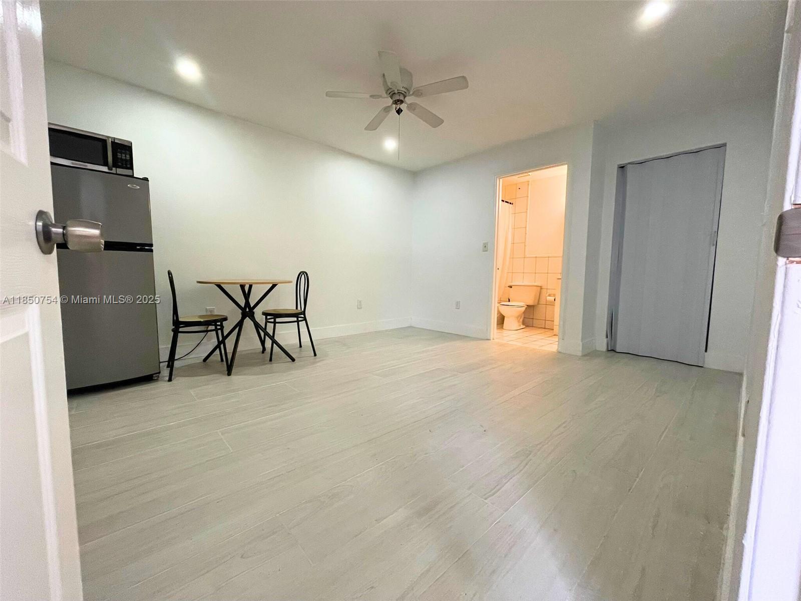COUNTRY LAKE MANORS SEC 2 - Residential Lease