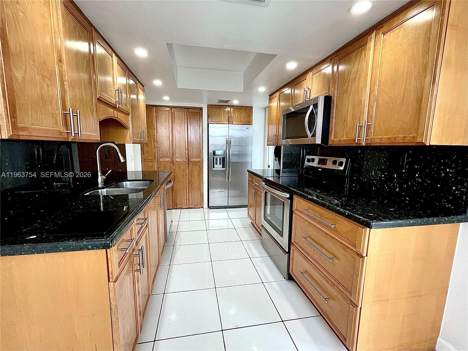 OXFORD TOWERS CONDO - Residential Lease