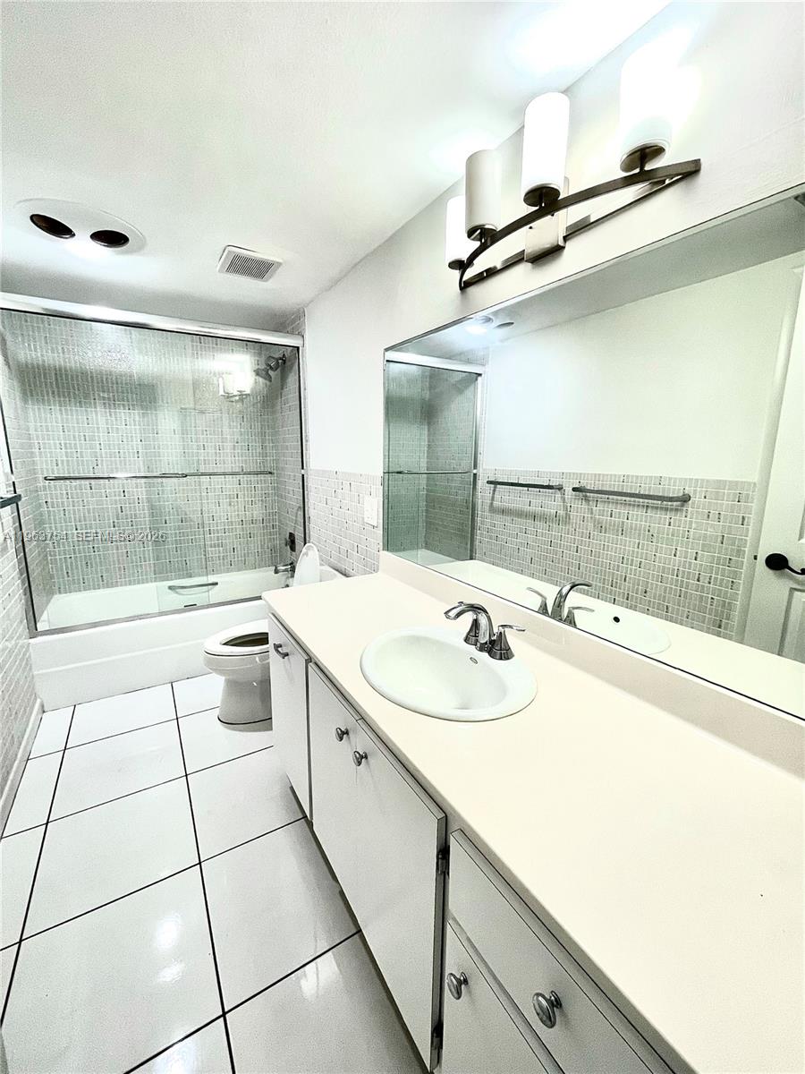 OXFORD TOWERS CONDO - Residential Lease